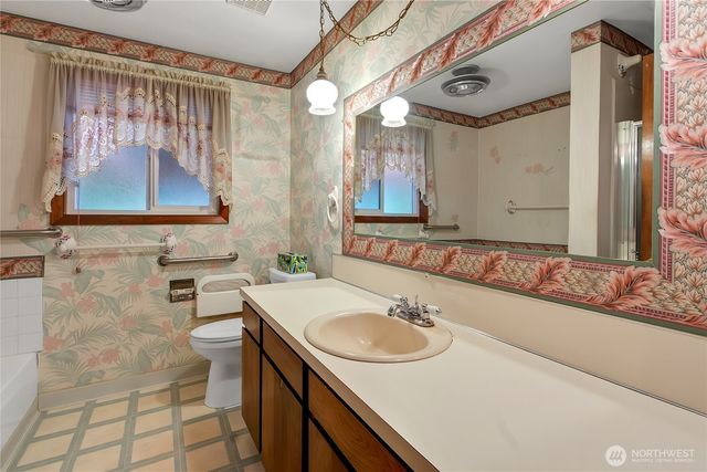 15111 NE 365th Street, La Center, WA 98629