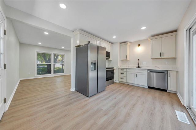 1072 Maywood DR, Vinton, VA 24179