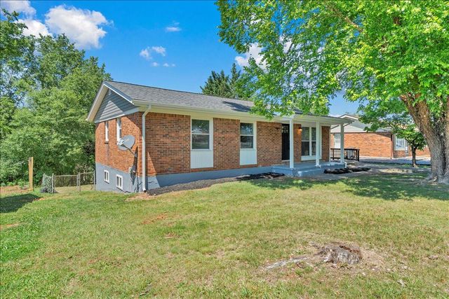 1072 Maywood DR, Vinton, VA 24179