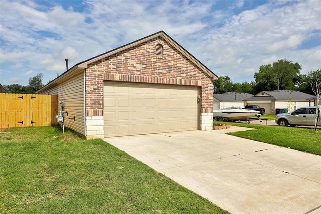 3501 Pete Street, Mustang, OK 73064
