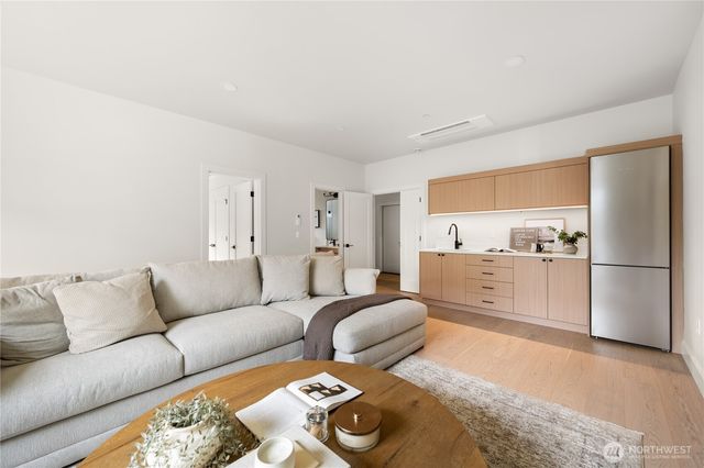 9909 Unit B NE 200th, Bothell, WA 98011