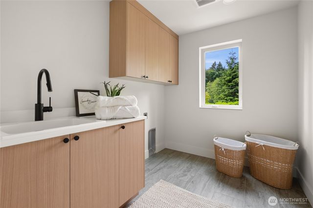 9909 Unit B NE 200th, Bothell, WA 98011