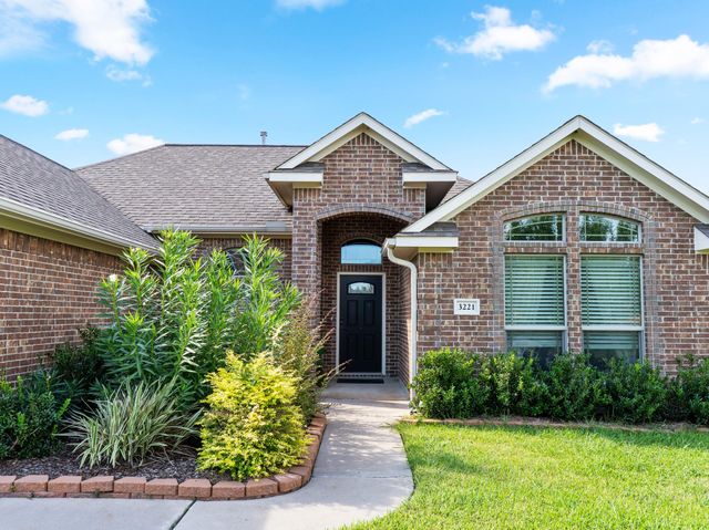 3221 El Camino Street, Bay City, TX 77414