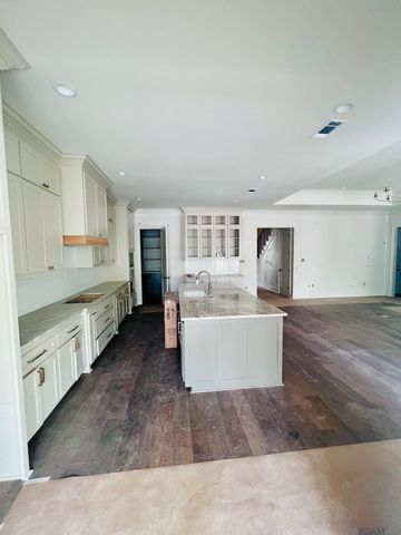 8718 Brentwood Park Ave, Baton Rouge, LA 70809