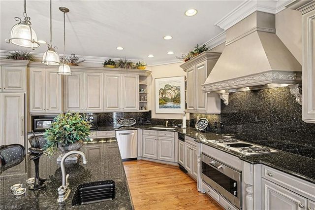 4620 Cherryhill Lane, Winston-salem, NC 27106