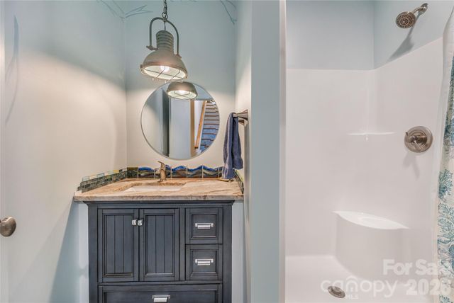 446 Amanda Drive, Mars Hill, NC 28754
