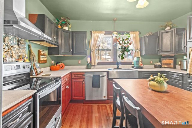 25 Seward Street, Putnam, CT 06260