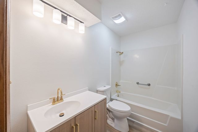 1214 Cherry Parkway, Norwalk, IA 50211