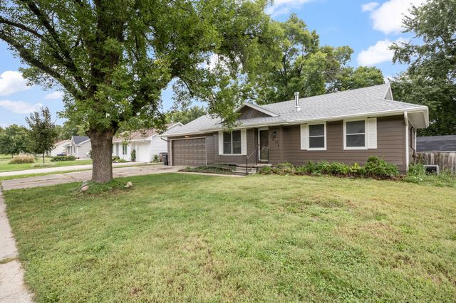 1214 Cherry Parkway, Norwalk, IA 50211