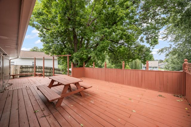1214 Cherry Parkway, Norwalk, IA 50211