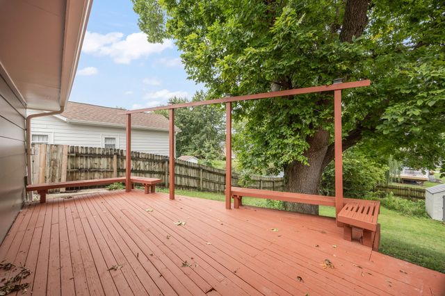 1214 Cherry Parkway, Norwalk, IA 50211