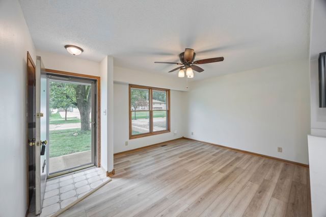 1214 Cherry Parkway, Norwalk, IA 50211