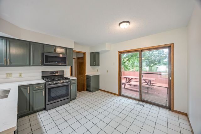 1214 Cherry Parkway, Norwalk, IA 50211
