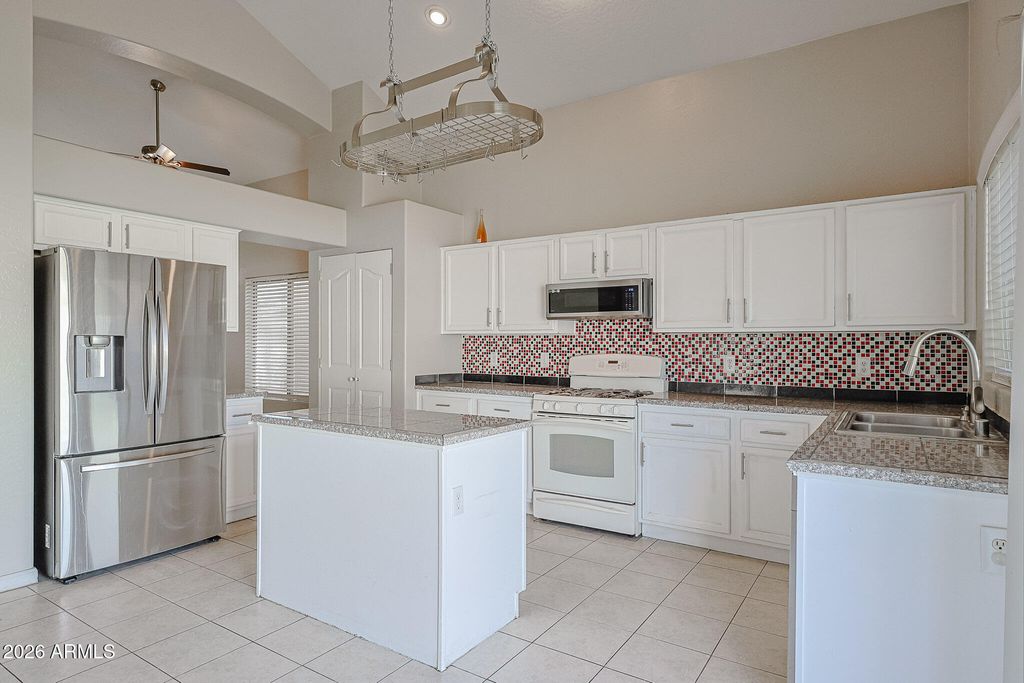 12694 W MULBERRY Drive, Avondale, AZ 85392 — photo 3