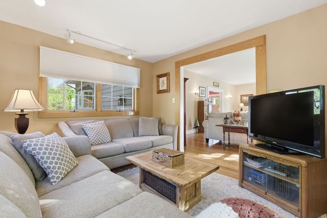 181 Franklin St, Stoneham, MA 02180