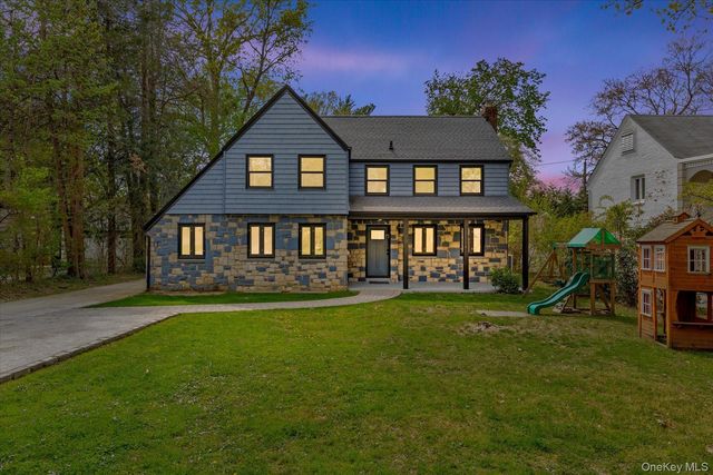 11 Brook Lane, Great Neck, NY 11023