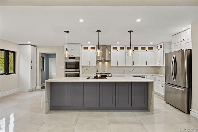 11 Brook Lane, Great Neck, NY 11023