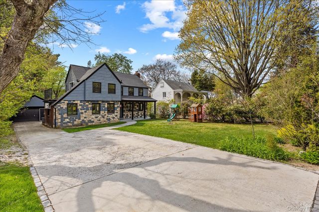 11 Brook Lane, Great Neck, NY 11023