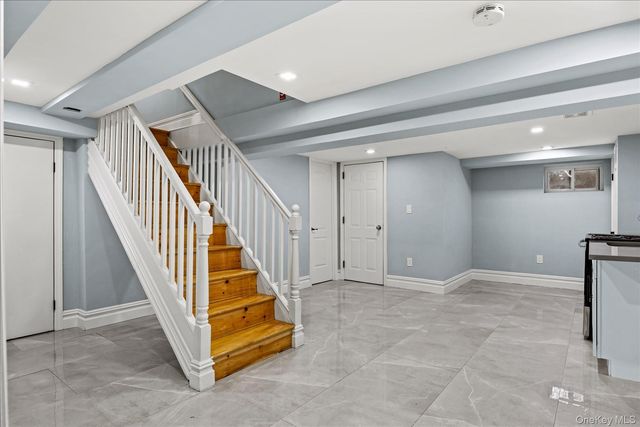 11 Brook Lane, Great Neck, NY 11023