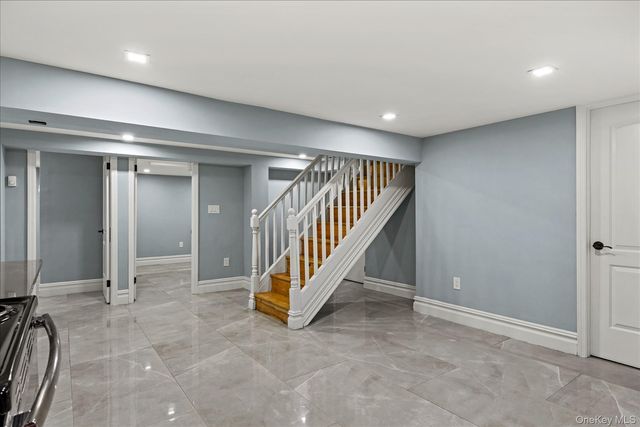 11 Brook Lane, Great Neck, NY 11023