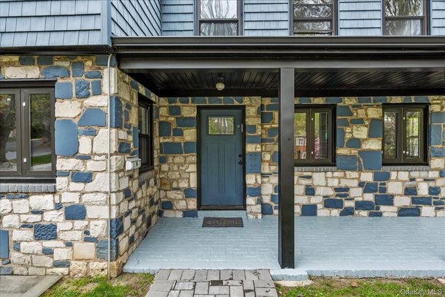 11 Brook Lane, Great Neck, NY 11023