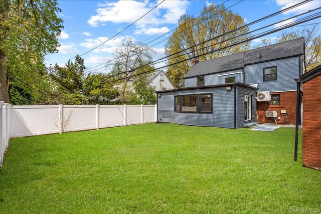 11 Brook Lane, Great Neck, NY 11023