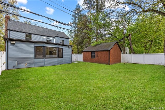 11 Brook Lane, Great Neck, NY 11023