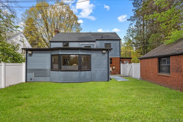 11 Brook Lane, Great Neck, NY 11023