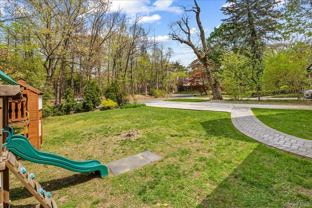11 Brook Lane, Great Neck, NY 11023