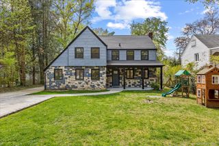 11 Brook Lane, Great Neck, NY 11023