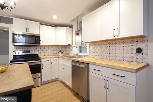 117 E MAIN ST, Rebersburg, PA 16872