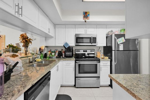 7887 NW 7th Ct, Plantation, FL 33324