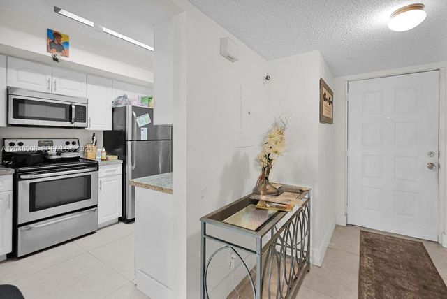 7887 NW 7th Ct, Plantation, FL 33324