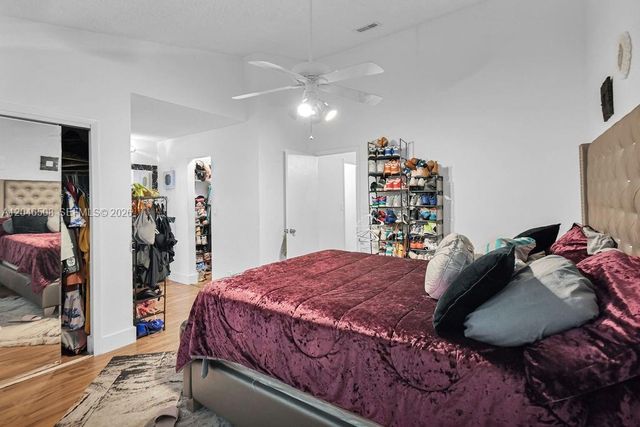 7887 NW 7th Ct, Plantation, FL 33324