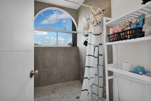 7887 NW 7th Ct, Plantation, FL 33324