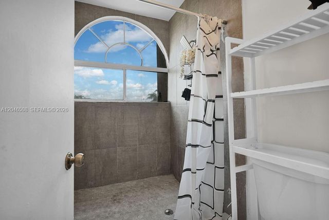 7887 NW 7th Ct, Plantation, FL 33324