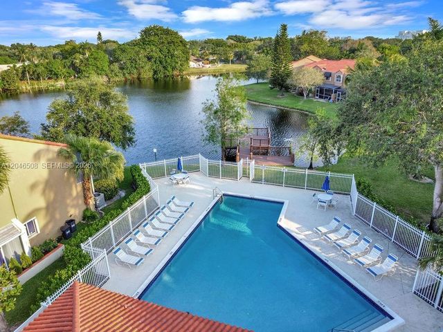 7887 NW 7th Ct, Plantation, FL 33324