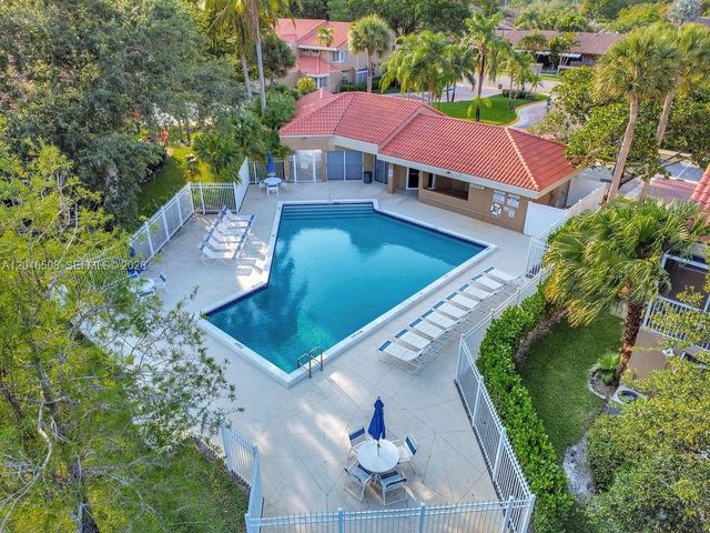 7887 NW 7th Ct, Plantation, FL 33324