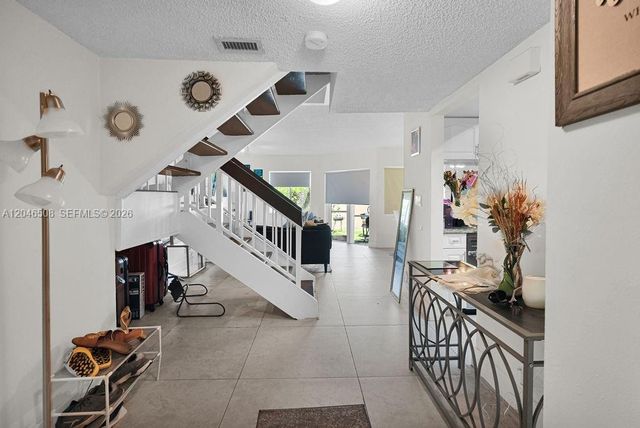 7887 NW 7th Ct, Plantation, FL 33324