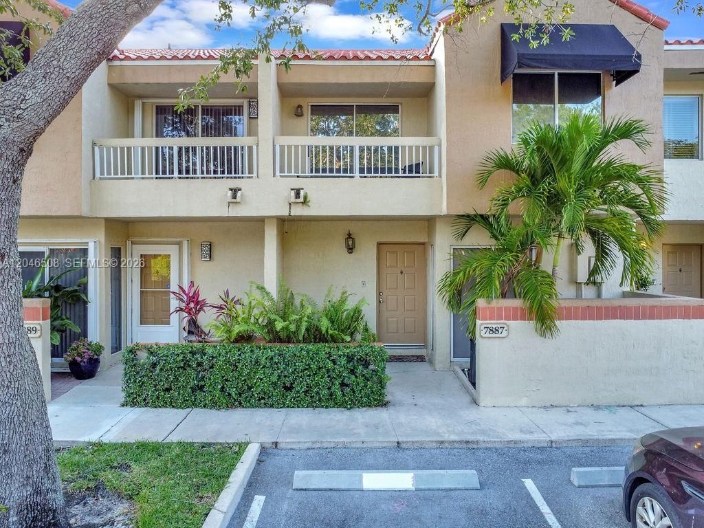 7887 NW 7th Ct, Plantation, FL 33324