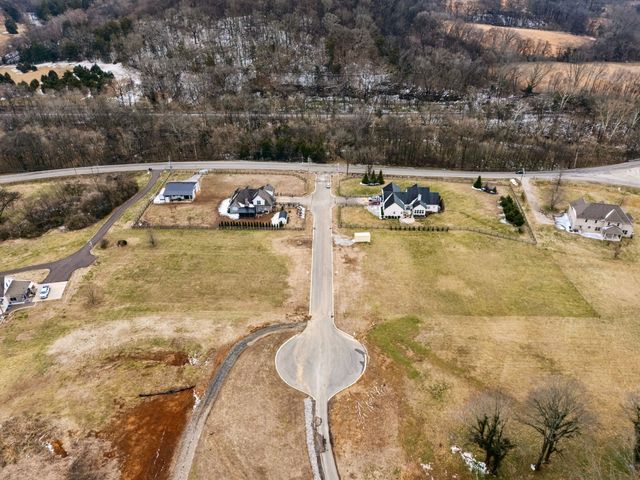102 Heirloom Ln, Columbia, TN 38401