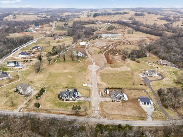 102 Heirloom Ln, Columbia, TN 38401