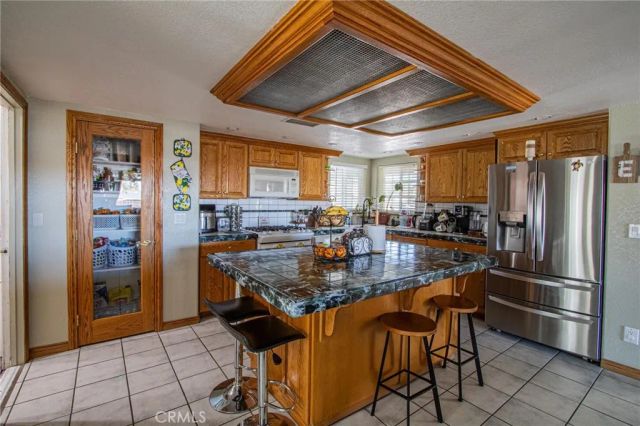 7469 Madera Avenue, Hesperia, CA 92345