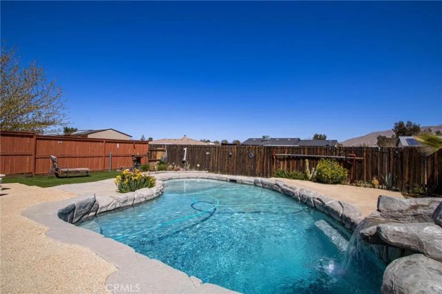 7469 Madera Avenue, Hesperia, CA 92345