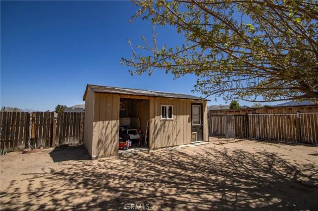 7469 Madera Avenue, Hesperia, CA 92345