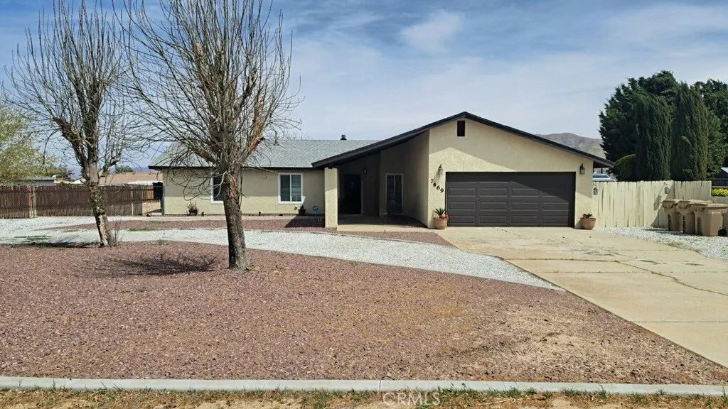 7469 Madera Avenue, Hesperia, CA 92345