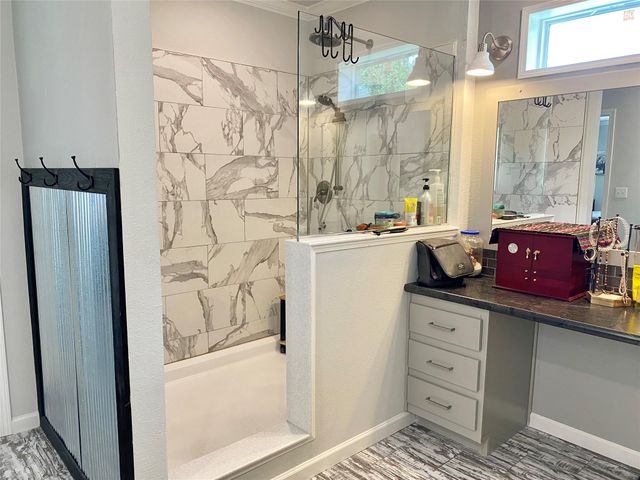 1093 County Road 205 RD, Giddings, TX 78942