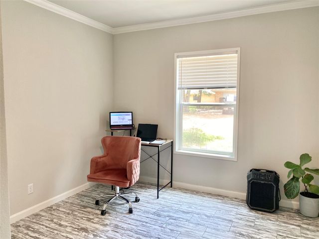 1093 County Road 205 RD, Giddings, TX 78942