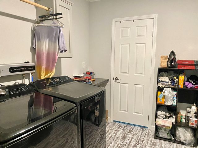 1093 County Road 205 RD, Giddings, TX 78942