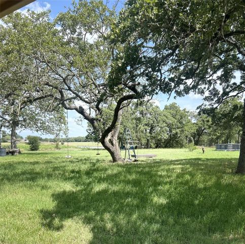 1093 County Road 205 RD, Giddings, TX 78942